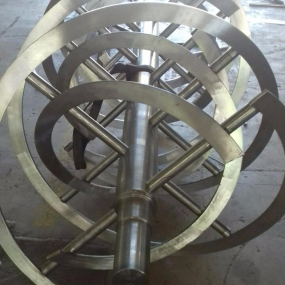 Uốn la inox làm cánh vít tải